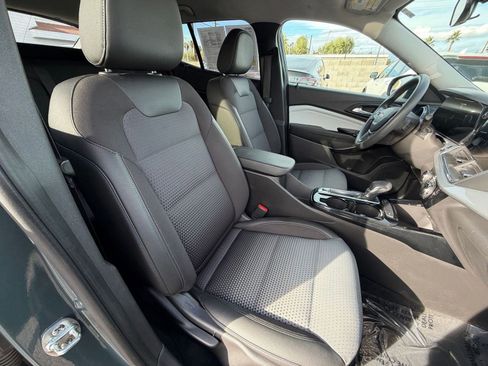 Used 2025 Chevrolet Trax LT image 34