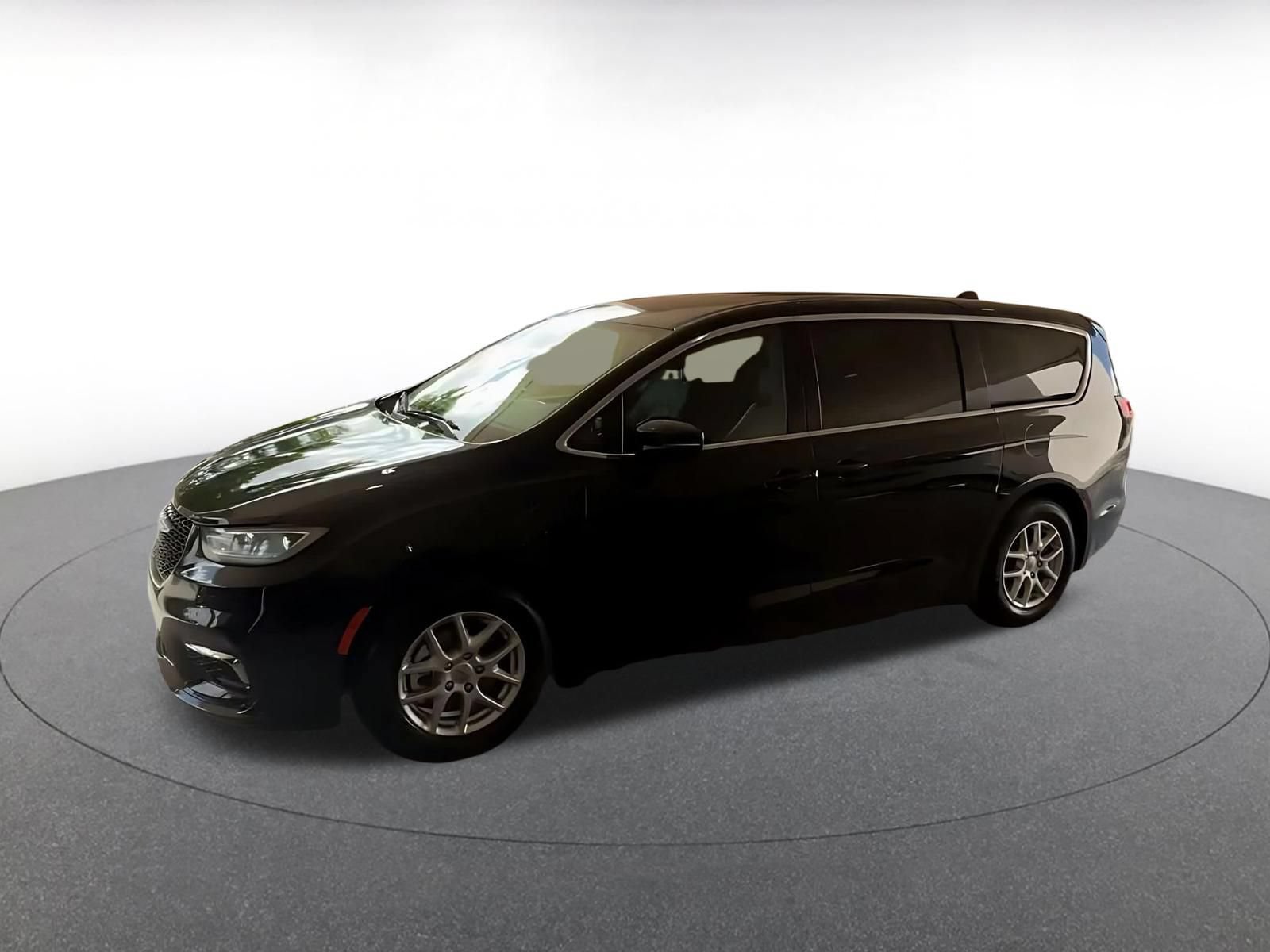 Used 2025 Chrysler Pacifica Select FWD image 6