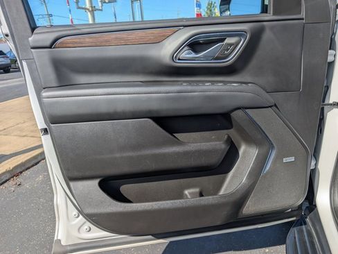 Used 2023 Chevrolet Suburban High Country image 9