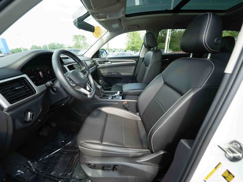 Used 2023 Volkswagen Atlas SE w/ Panoramic Sunroof Package AWD/4WD image 9