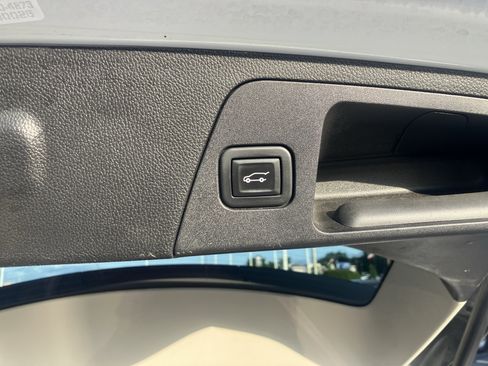 Used 2020 Buick Envision Essence w/ Experience Buick Package AWD/4WD image 12