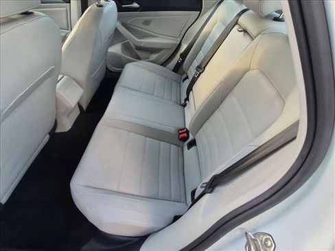 Used 2024 Volkswagen Jetta SE FWD image 17