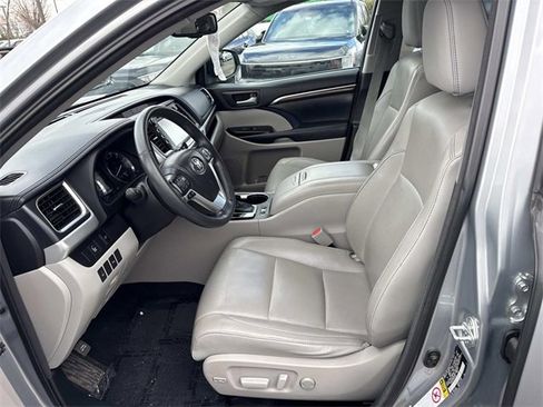 Used 2014 Toyota Highlander Limited image 14