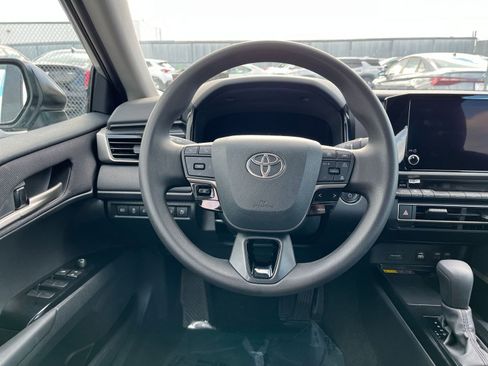 Used 2025 Toyota Camry LE image 27