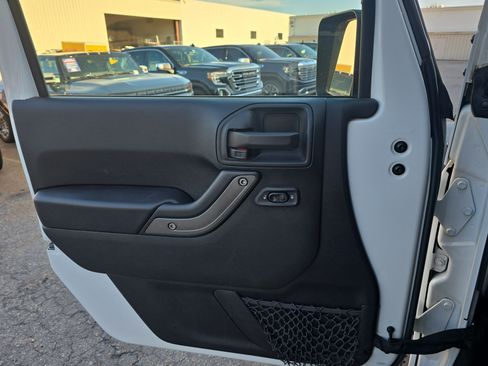 Used 2017 Jeep Wrangler Unlimited Sport w/ Quick Order Package 24S AWD/4WD image 25