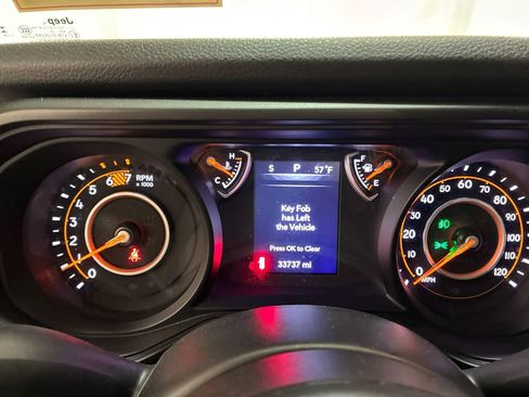 Used 2025 Jeep Wrangler Unlimited Sport AWD/4WD image 15