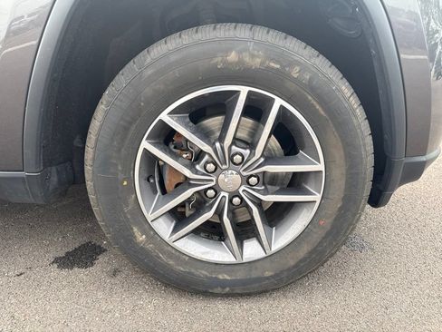 Used 2018 Jeep Grand Cherokee Limited AWD/4WD image 13