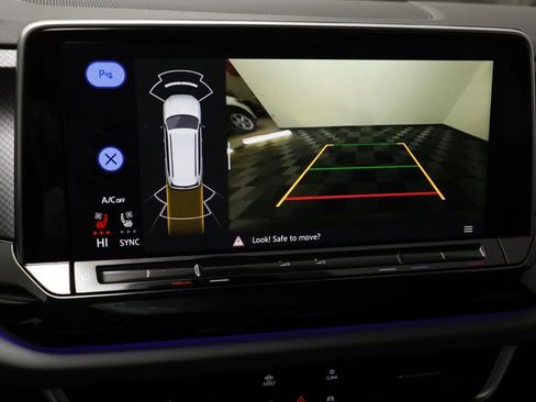 Used 2025 Volkswagen Atlas Peak Edition SE AWD/4WD image 9