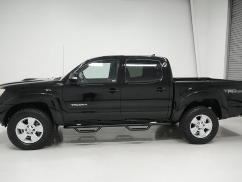Used 2015 Toyota Tacoma TRD Sport w/ TRD Sport Package image 6