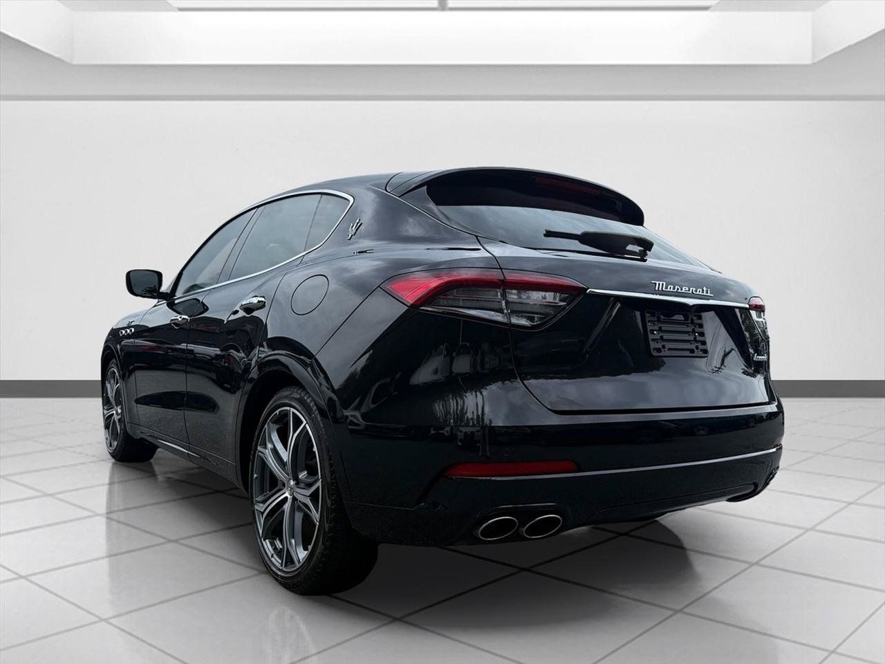 Used 2023 Maserati Levante GT AWD/4WD image 3