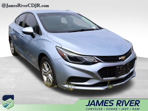 Used 2018 Chevrolet Cruze LT FWD image 11