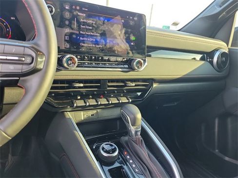 Used 2024 Chevrolet Colorado Z71 w/ Z71 Convenience Package 2 image 22