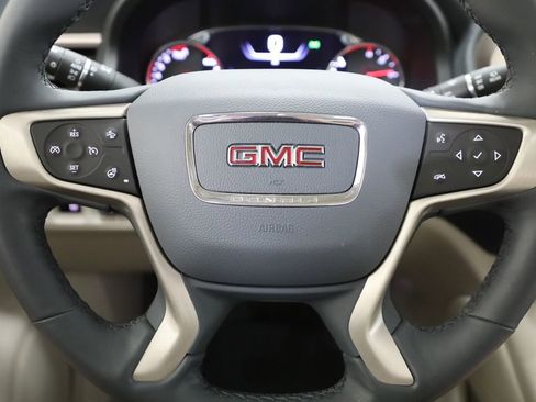 Used 2023 GMC Acadia Denali w/ Denali Ultimate Package AWD/4WD image 3
