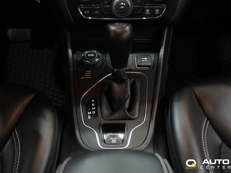 Used 2022 Jeep Cherokee Sport AWD/4WD image 23