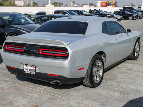 Used 2019 Dodge Challenger SXT image 9