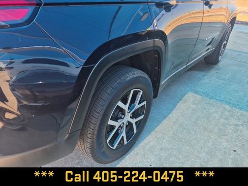 Used 2023 Jeep Grand Cherokee Limited RWD image 19