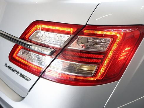 Used 2019 Ford Taurus Limited image 29