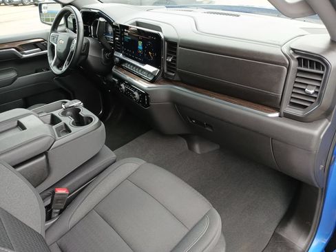 Certified 2025 Chevrolet Silverado 1500 LT AWD/4WD image 30