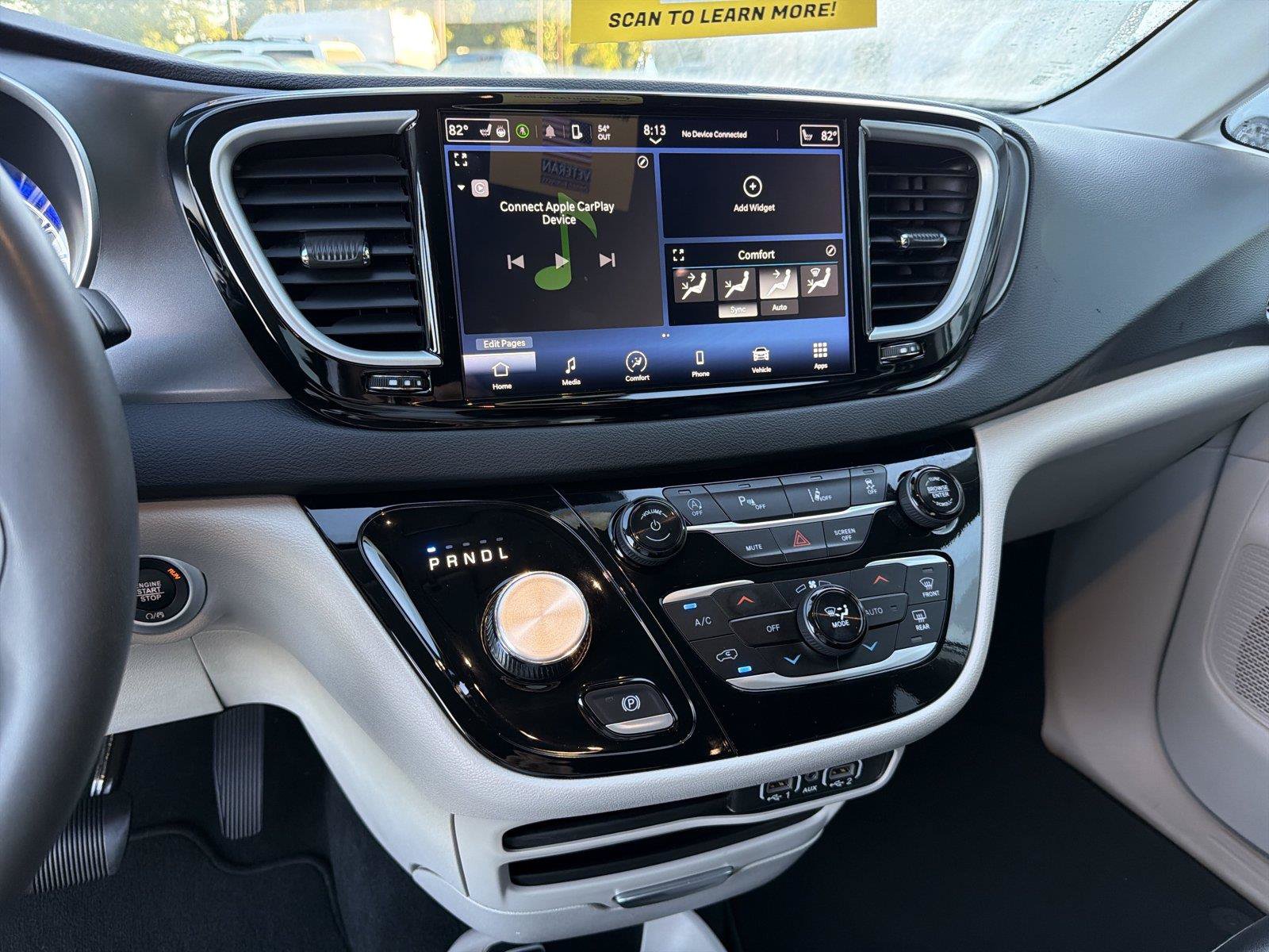 Used 2024 Chrysler Pacifica Touring-L FWD image 27