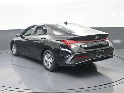 Used 2024 Hyundai Elantra SE FWD image 4