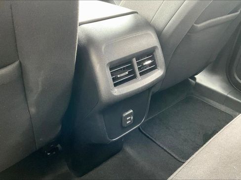 Used 2019 Chevrolet Equinox LT FWD image 25