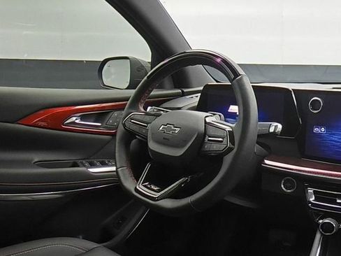 Used 2024 Chevrolet Traverse RS image 27