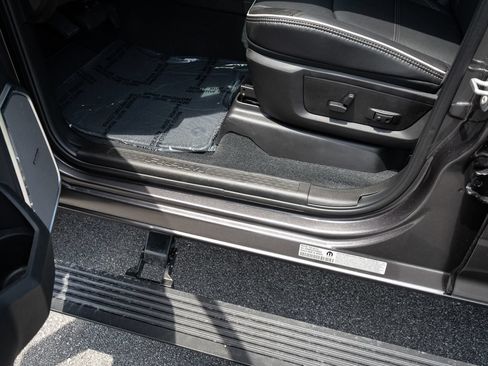 New 2026 RAM 3500 Laramie AWD/4WD image 32