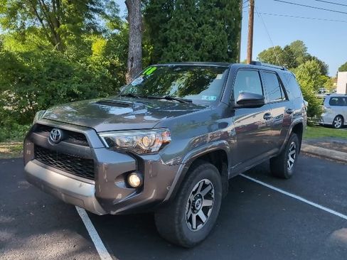 Used 2018 Toyota 4Runner TRD Off-Road AWD/4WD image 7