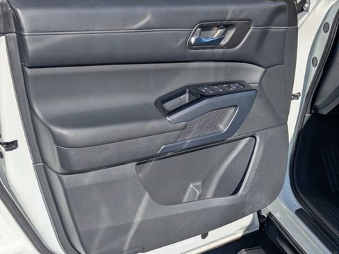 Used 2023 Nissan Pathfinder SL image 10