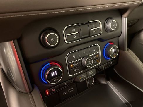 Used 2021 Chevrolet Tahoe Z71 w/ Z71 Off-Road Package image 33