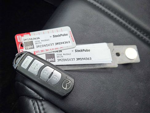 Used 2018 MAZDA MAZDA3 Touring image 33
