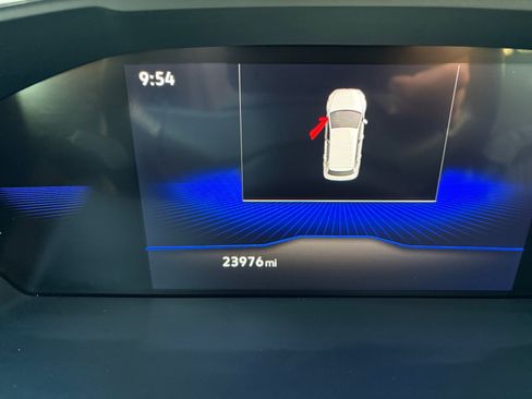 Used 2024 Volkswagen Tiguan SE w/ MDO Package, Three-Row FWD image 2