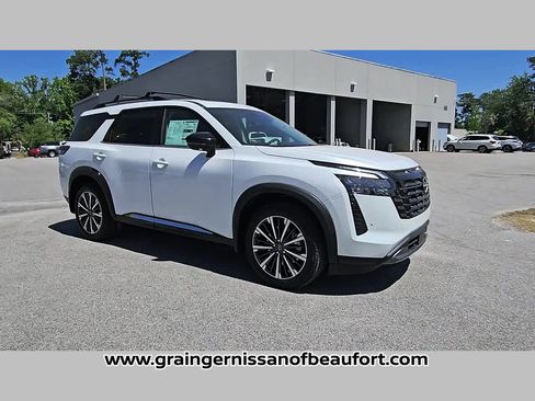 New 2026 Nissan Pathfinder Platinum AWD/4WD image 16