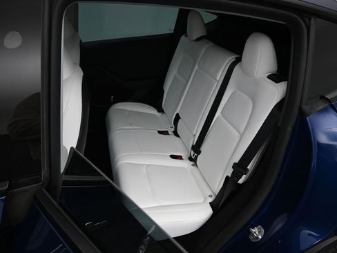 Used 2024 Tesla Model Y Long Range image 16