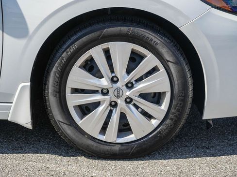 Used 2024 Nissan Sentra S FWD image 11
