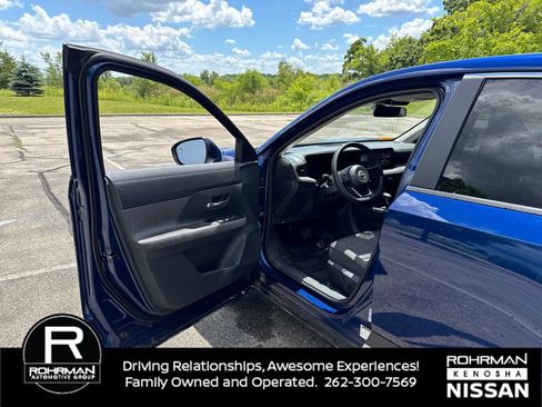 Certified 2025 Nissan Kicks SV AWD/4WD image 10