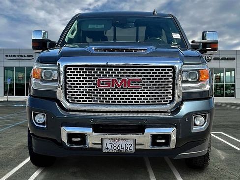 Used 2017 GMC Sierra 2500 Denali w/ Duramax Plus Package image 2