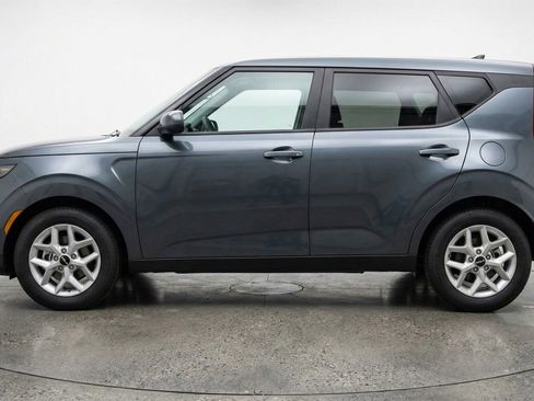 Used 2025 Kia Soul LX w/ LX Technology Package FWD image 5