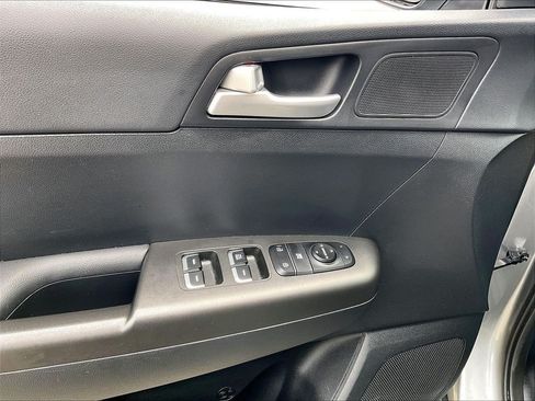 Used 2022 Kia Sportage LX AWD/4WD image 36