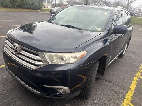 Used 2012 Toyota Highlander SE w/ Tow Pkg AWD/4WD image 12