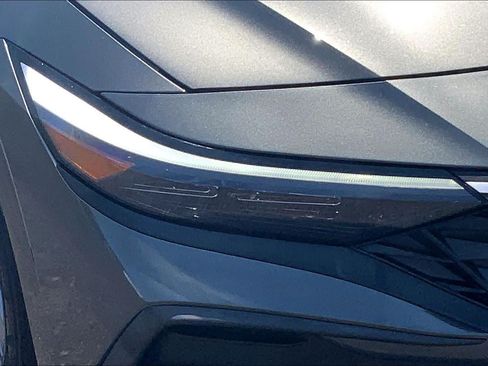 Used 2024 Hyundai Elantra SEL FWD image 28