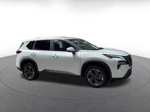 Used 2025 Nissan Rogue SV FWD image 2