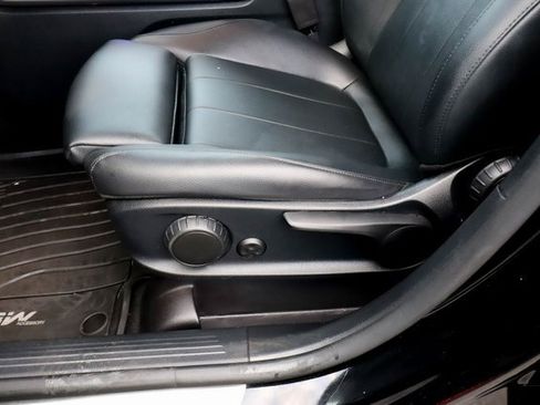 Used 2022 Mercedes-Benz GLB 250 4MATIC image 35