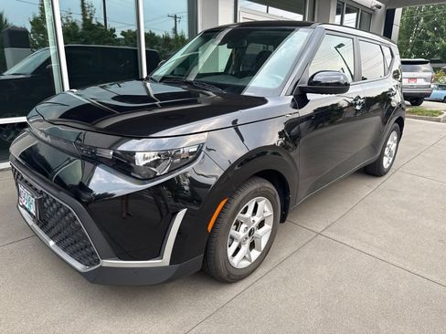 Certified 2023 Kia Soul LX w/ LX Technology Package FWD image 3
