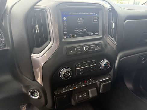 Used 2023 Chevrolet Silverado 1500 Custom AWD/4WD image 18