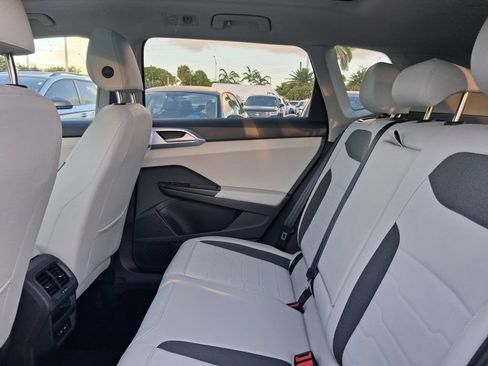 New 2026 Volkswagen Taos SE FWD image 5