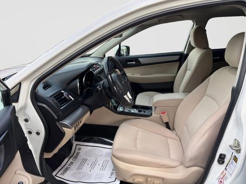 Used 2017 Subaru Outback 2.5i Premium image 10
