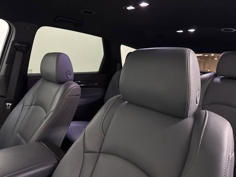 Used 2024 Buick Enclave Premium image 31