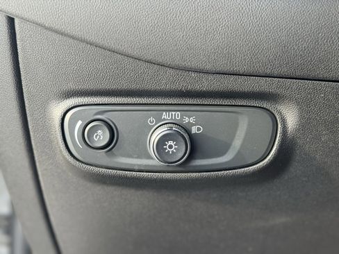 Used 2023 Chevrolet Equinox LS w/ LS Convenience Package image 21