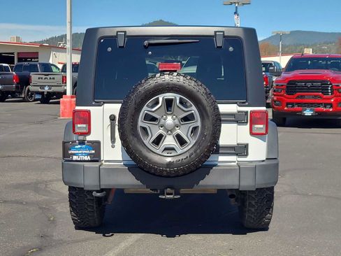 Used 2015 Jeep Wrangler Unlimited Rubicon w/ Connectivity Group image 13